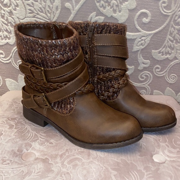 Fergalicious Shoes - Brown ZipUp Booties Size 5 1/2